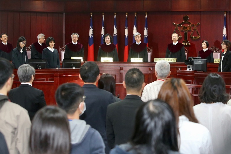Un débat sur le mariage pour tous organisé par le tribunal constitutionnel