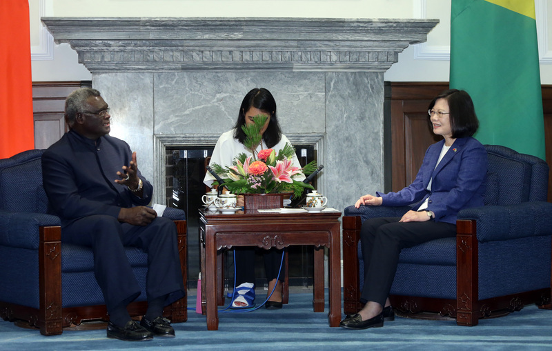 La Présidente de la République reçoit le premier ministre des îles Salomon Manasseh Sogavare