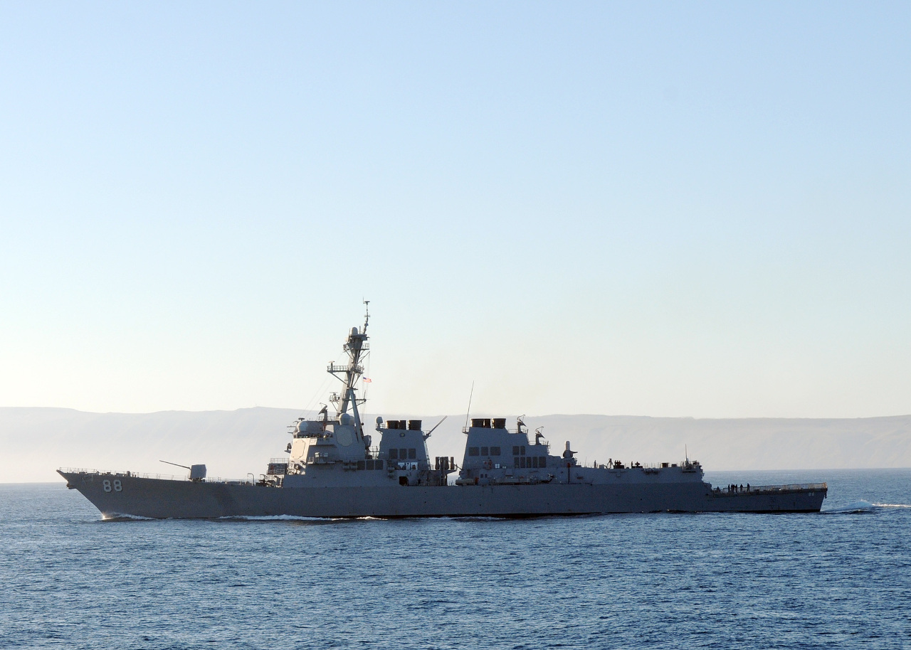 Deux destroyers américains passent en mer de Chine méridionale