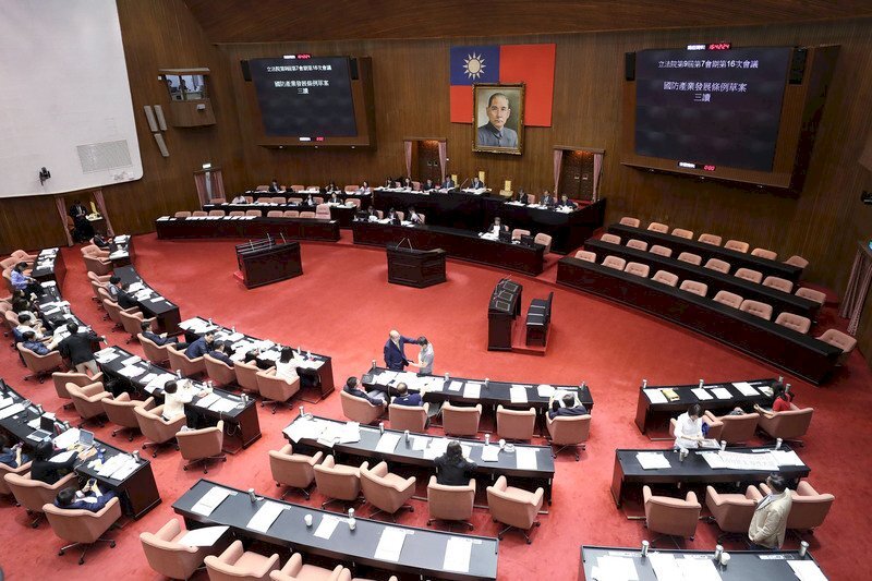 Les réunions du Parlement annulées du 22 au 28 mai en raison de l’épidémie