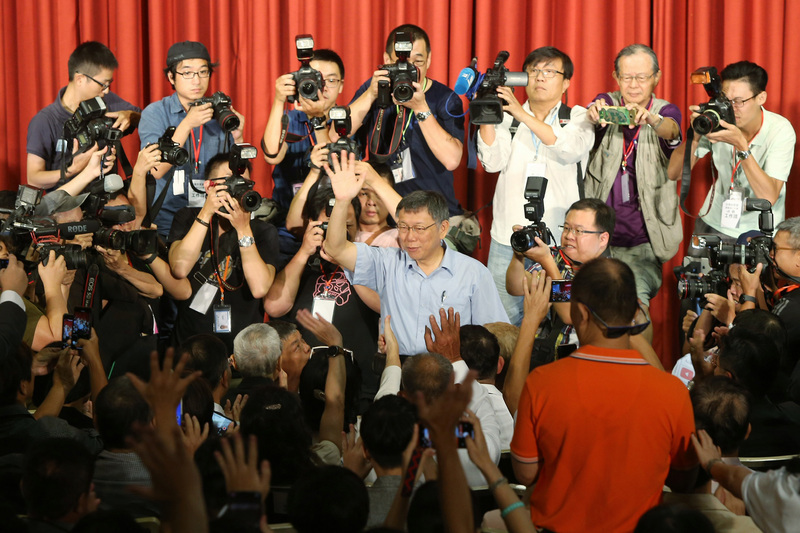 Création du parti du peuple taiwanais par Ko Wen-je