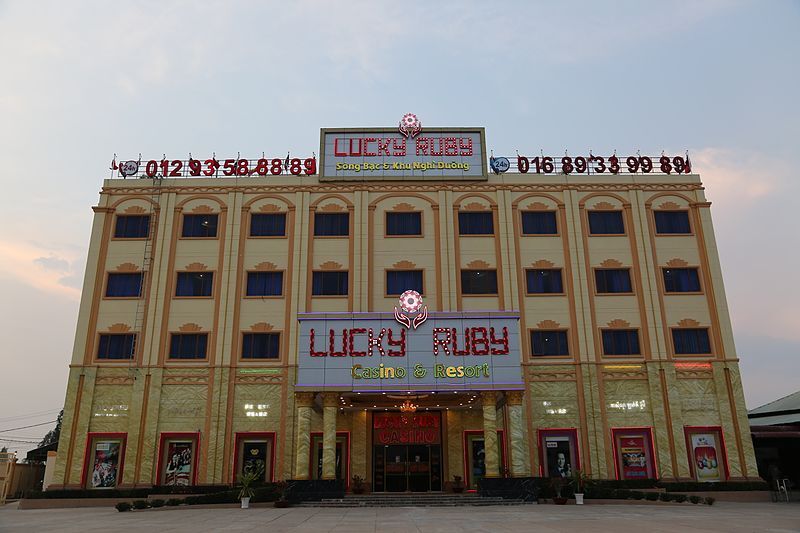 Le Lucky Ruby Casino au Cambodge (Image : Wikipedia - OGfromtheGut)