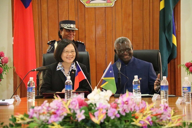 Tsai Ing-wen et Manasseh Sogavare (Photo d'archives de CNA)