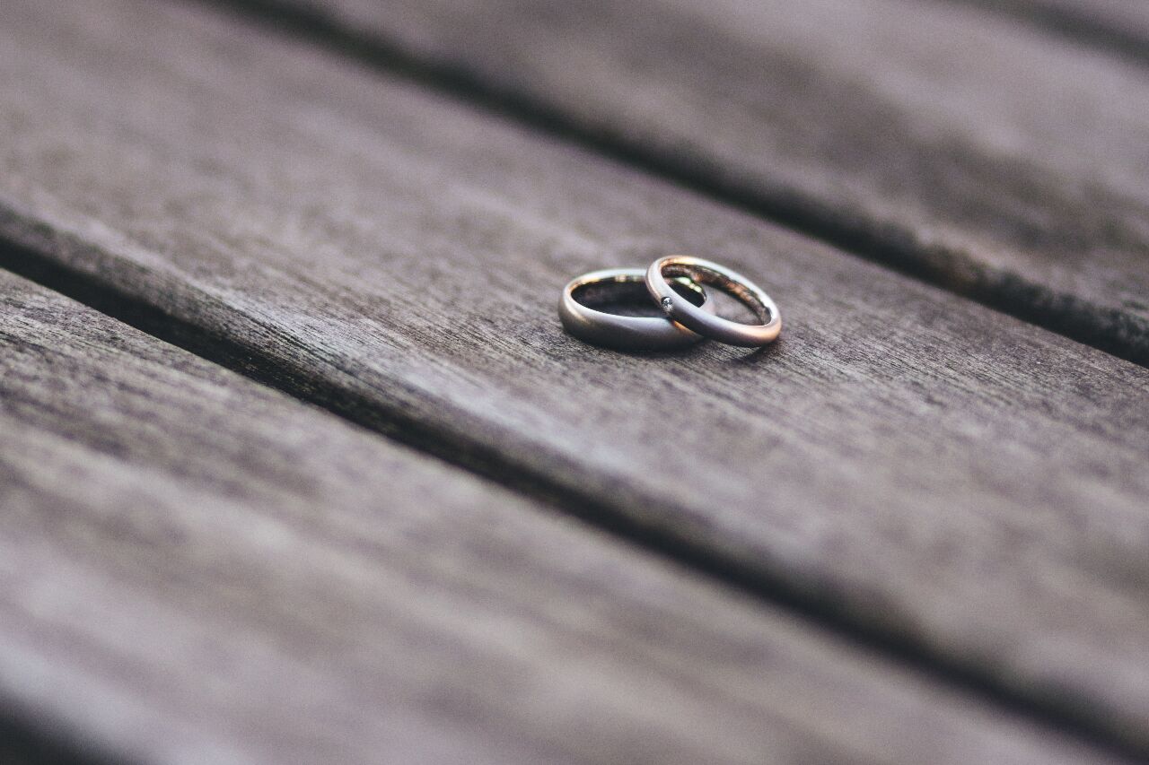 Le dernier couple homosexuel se retire du mariage collectif de l’armée