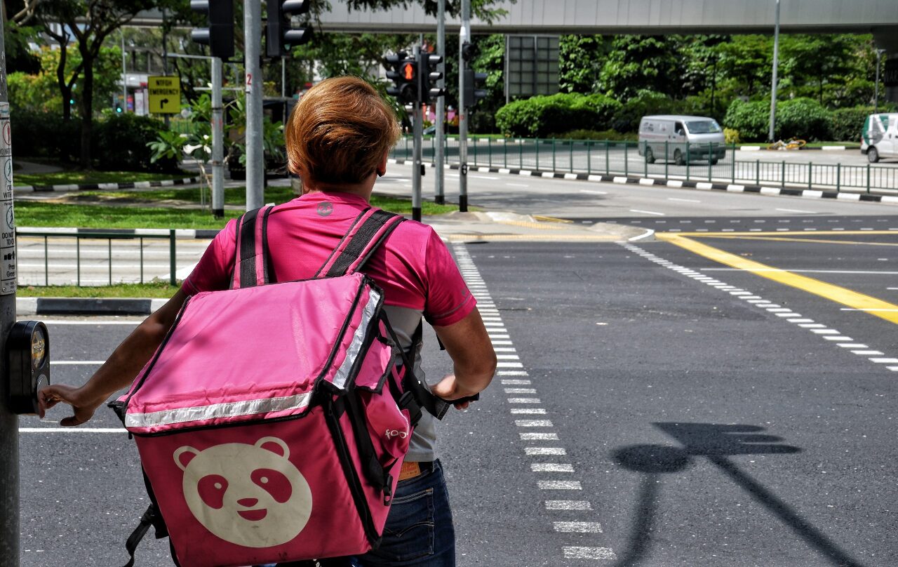 Les livreurs Foodpanda manifestent à Taipei contre la baisse de leurs revenus