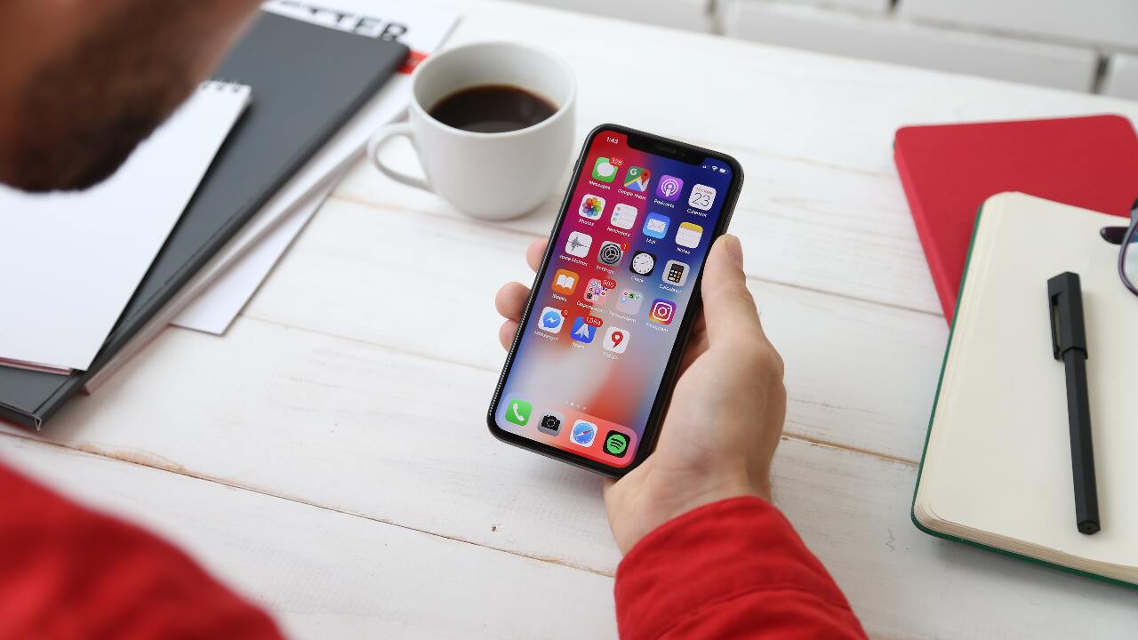 La Fondation des consommateurs exige une enquête sur la hausse des prix déguisée des smartphones Apple