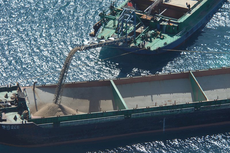 Durcissement des peines pour l’extraction illégale de graviers marins