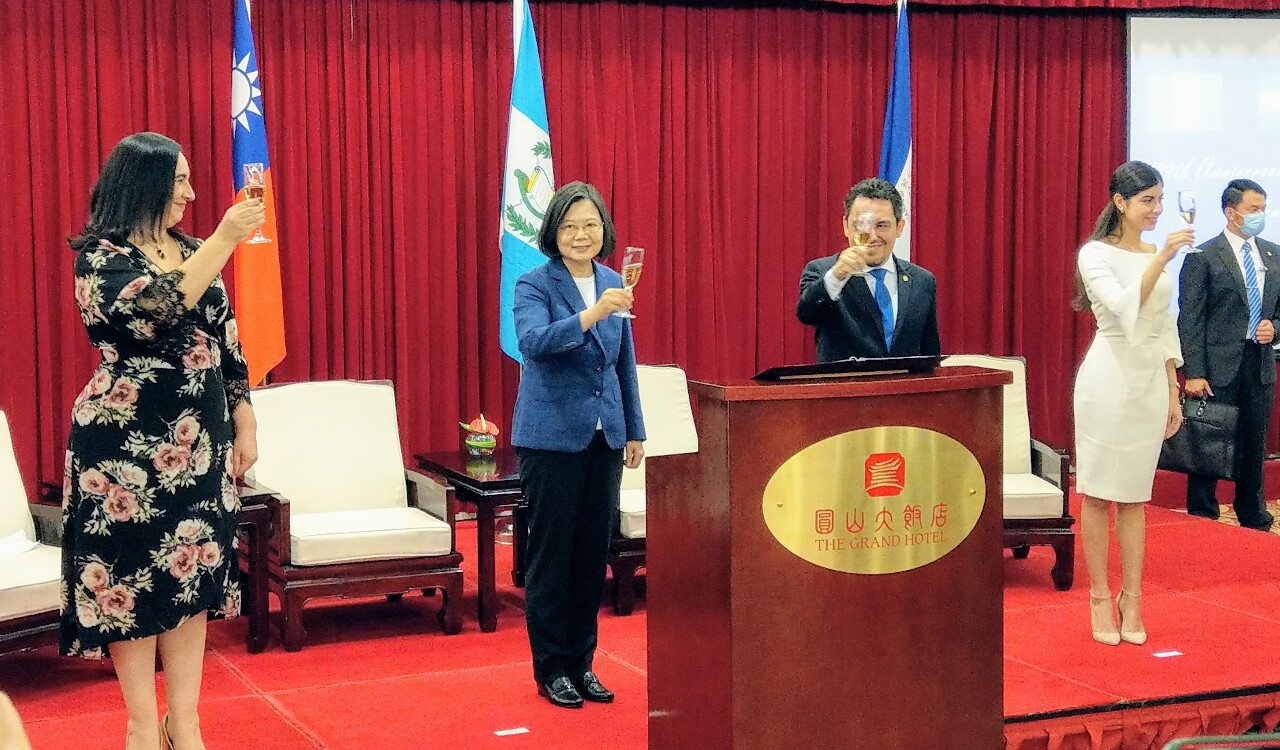 La nouvelle ambassadrice du Nicaragua à Taïwan présente ses lettres de créances