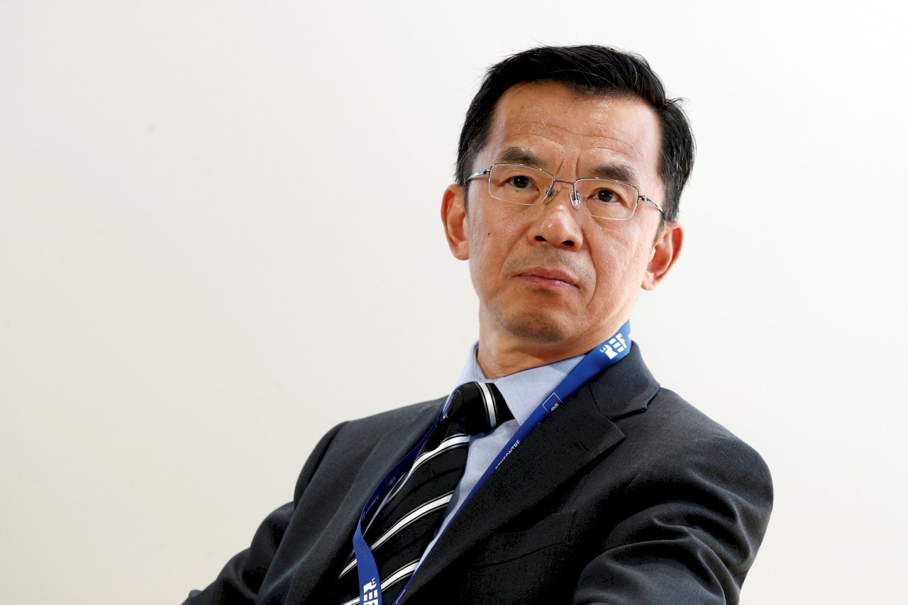 Pékin menace la France de sanctions en réaction au projet de visite du sénateur Alain Richard