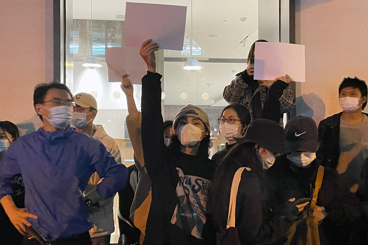 Manifestations en Chine : « Révolution des feuilles blanches »