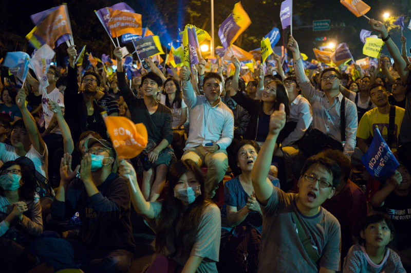 Ambiance dans le camp de Ko Wen-je lors de l'élection à la mairie de Taipei en 2014  © Sasa