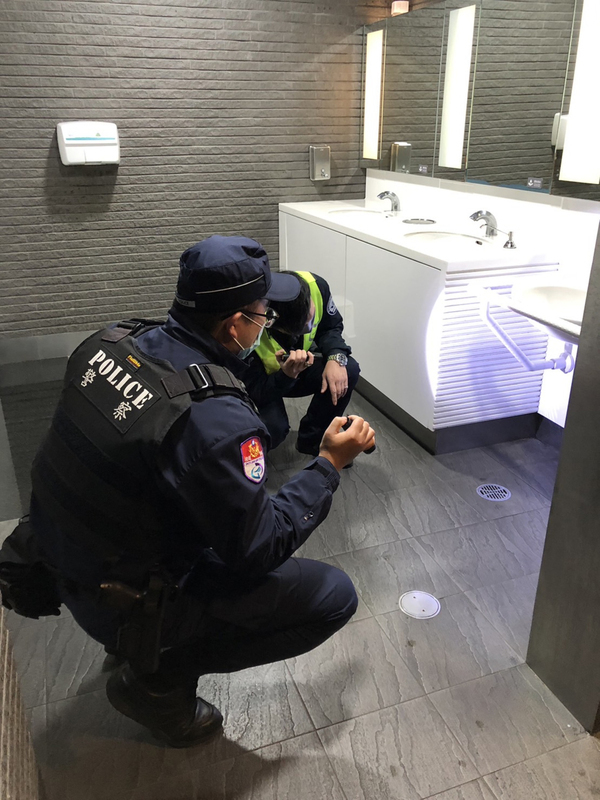 Nouvelle alerte à la bombe dans le métro en opposition à la délégation parlementaire suisse