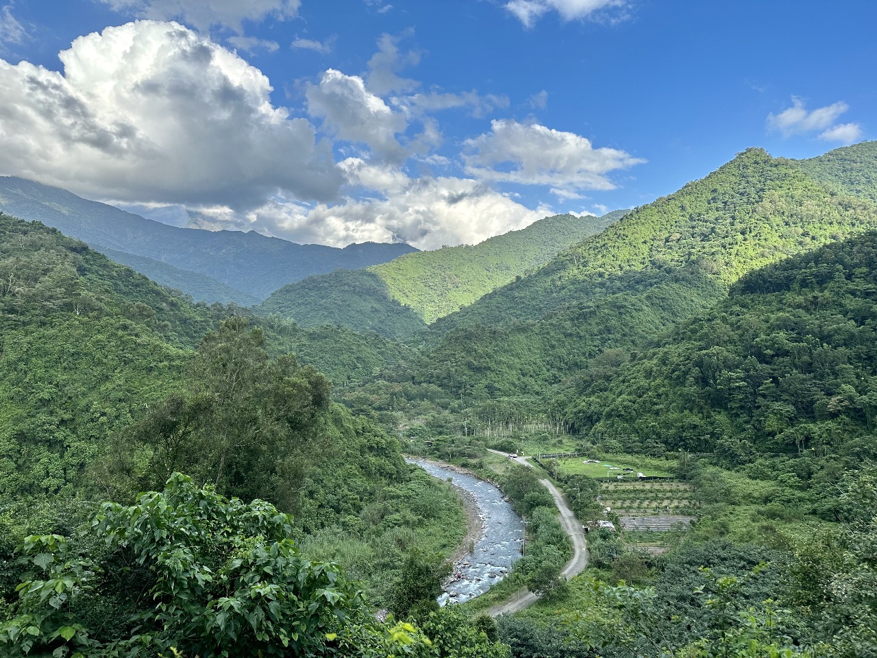 Vue de la montagne depuis le village paiwan de Ludja, dans le comté de Pingtung (Image : RTI/Lisa Duffaud)