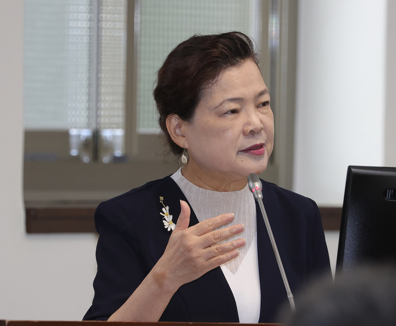 La ministre de l’Economie se rend au Japon pour promouvoir la coopération des semi-conducteurs