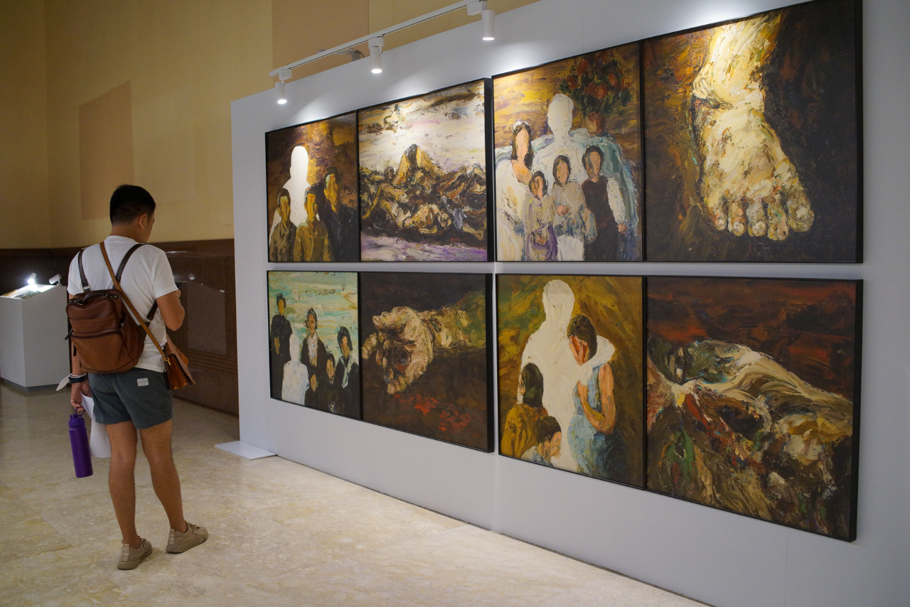 Oeuvres de l'artistes Chen Wu-jen, qui a à coeur que les jeunes générations n'oublient pas la période de la Terreur blanche, pour éviter que cela ne se reproduise (photo : Sasa)