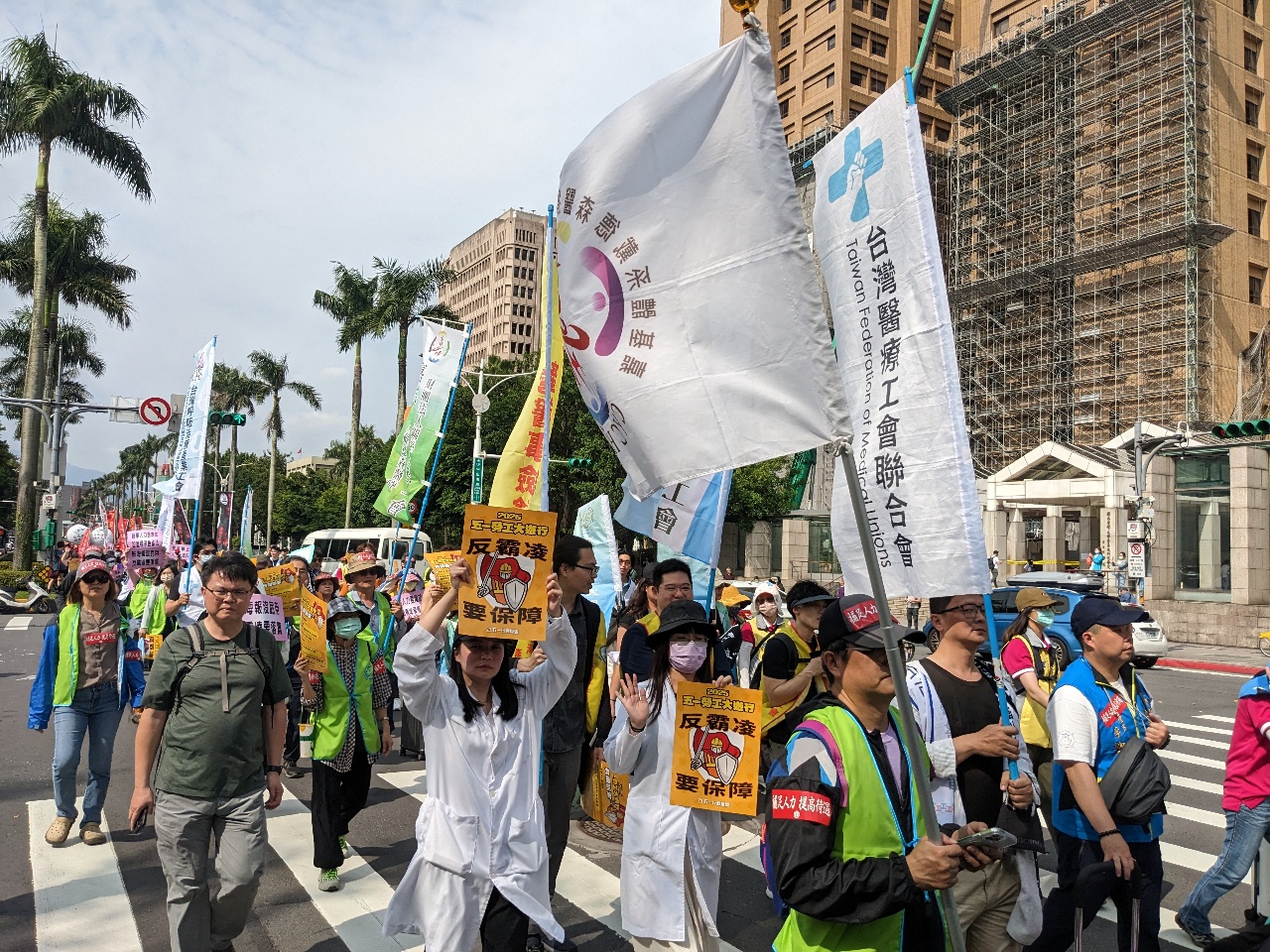 Diffusion rétablie à Issoudun, 1er mai, funérailles et métro de Kaohsiung